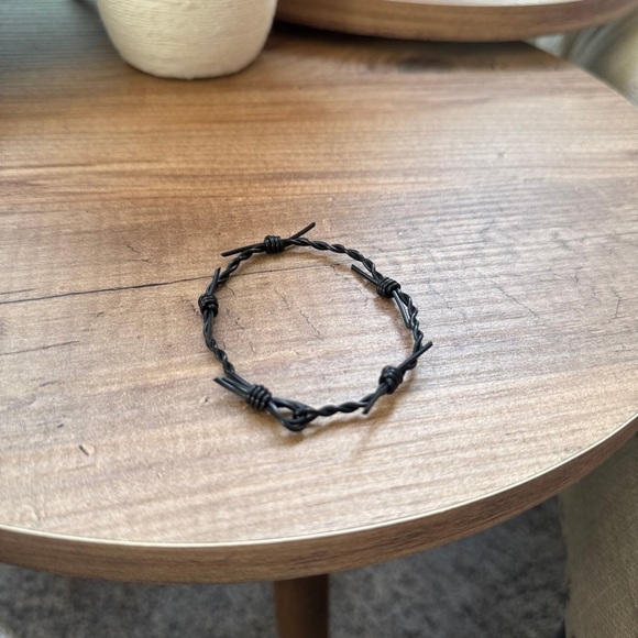 Guns and roses scarf with logo and hand made male/unisex rock bracelet - Picture 2 of 8